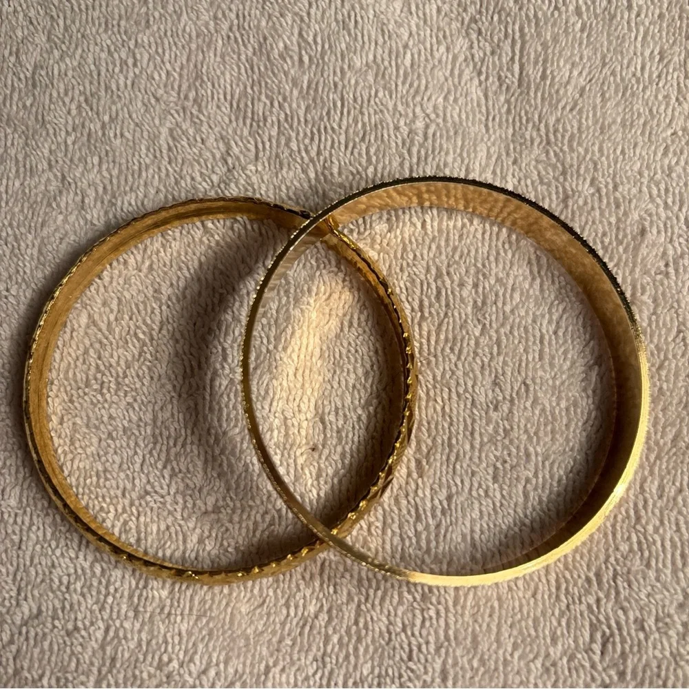 Vintage Elegant Gold-Tone Bangle Set